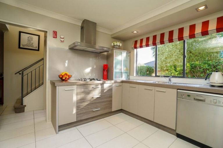 Photo of property in 11 Girvan Terrace, Wattle Downs, Auckland, 2103