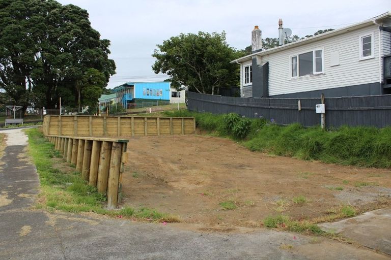 Photo of property in 38 Pioneer Road, Moturoa, New Plymouth, 4310