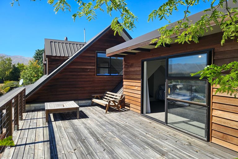 Photo of property in 4 Hamilton Drive, Lake Tekapo, 7999