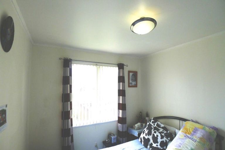 Photo of property in 33 Universal Drive, Henderson, Auckland, 0610