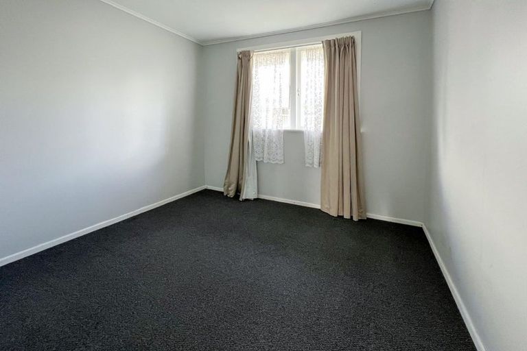 Photo of property in 5 Kelwyn Road, Kelston, Auckland, 0602