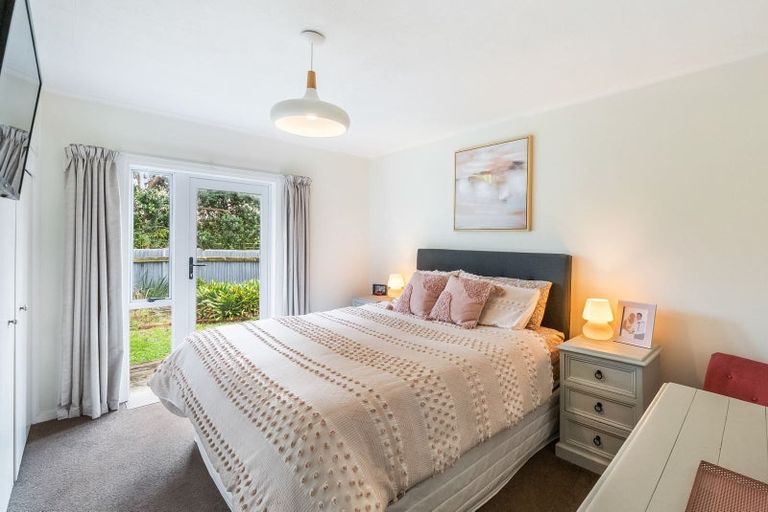 Photo of property in 22 Greenaway Road, Waikanae, 5036