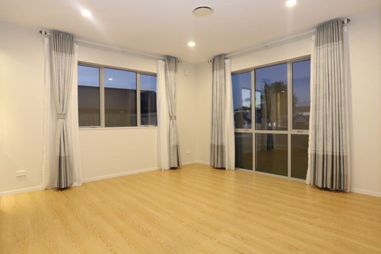 Photo of property in 18 Kingfisher Road, Silverdale, 0932