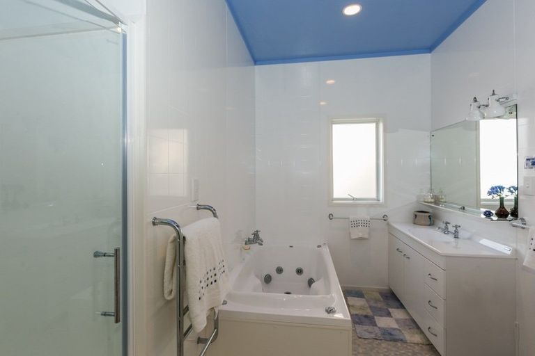 Photo of property in 147 Middle Road, Havelock North, 4130