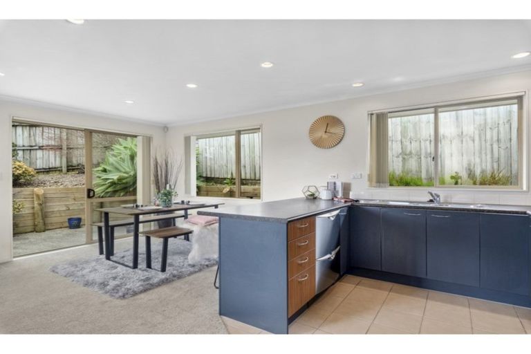 Photo of property in 37 Nimstedt Avenue, Oteha, Auckland, 0632