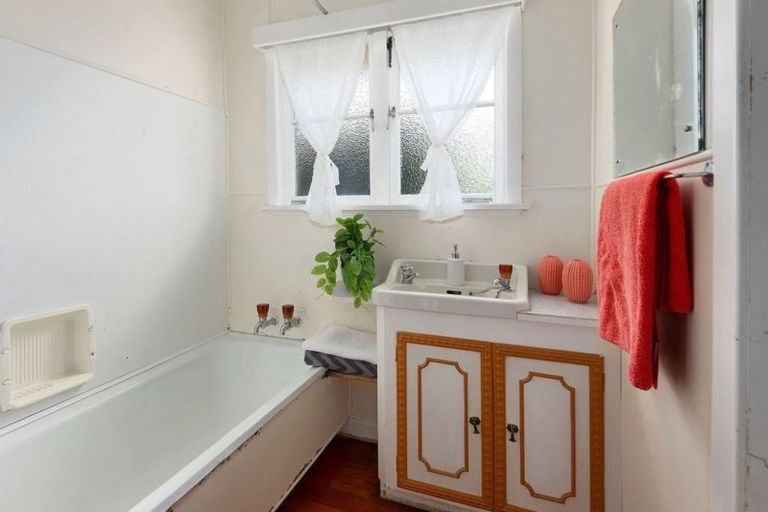 Photo of property in 14a Cairnfield Road, Kensington, Whangarei, 0112