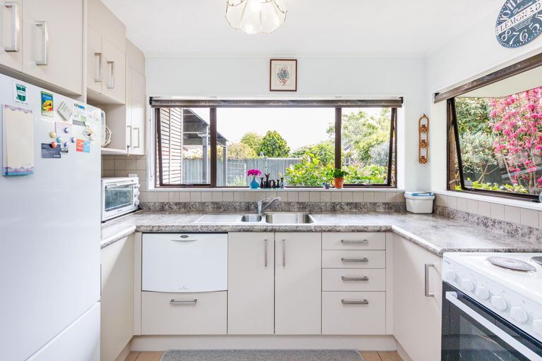 Photo of property in 9 Baton Place, Highbury, Palmerston North, 4412