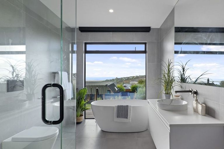 Photo of property in 3 Selleck Street, Mount Pleasant, Christchurch, 8081