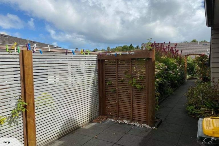 Photo of property in Caversham Park, 2/34 Caversham Road, Westmere, Whanganui, 4501