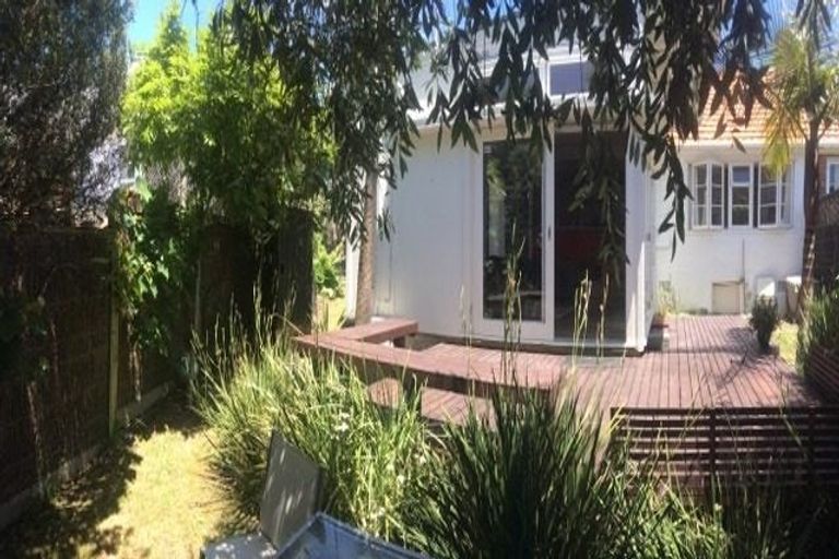 Photo of property in 89 Walmer Road, Point Chevalier, Auckland, 1022