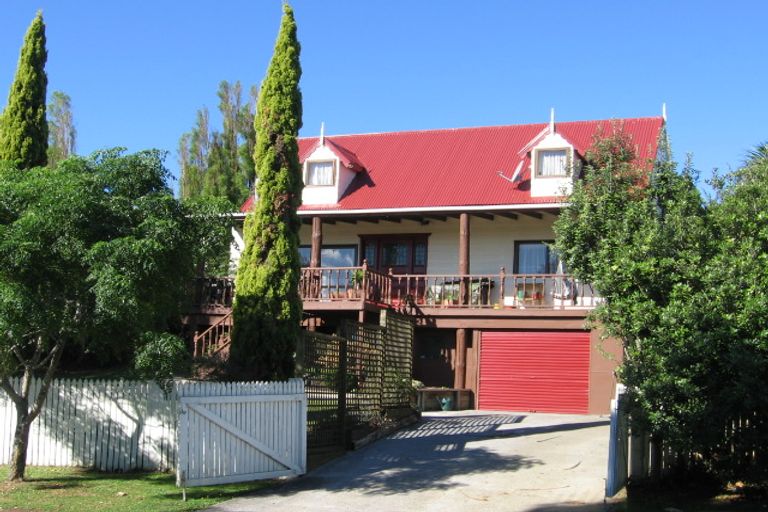 Photo of property in 32 Pahi Place, West Harbour, Auckland, 0618