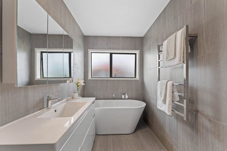 Photo of property in 19 Venus Place, Half Moon Bay, Auckland, 2012