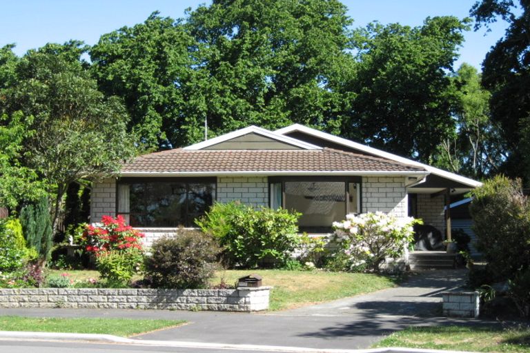 Photo of property in 11 Archdall Place, Avonhead, Christchurch, 8042