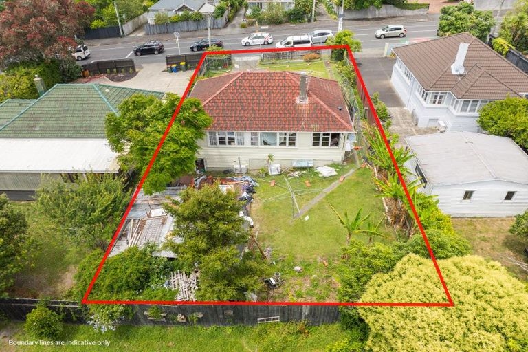 Photo of property in 81 Onewa Road, Northcote, Auckland, 0627