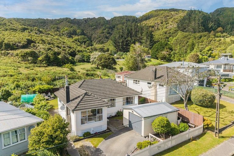 Photo of property in 11 Gardiner Grove, Wainuiomata, Lower Hutt, 5014