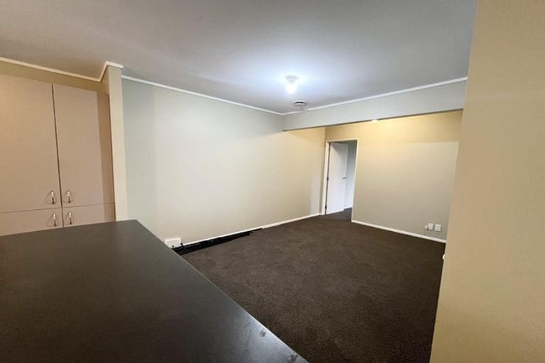 Photo of property in 42 Cobham Crescent, Kelston, Auckland, 0602
