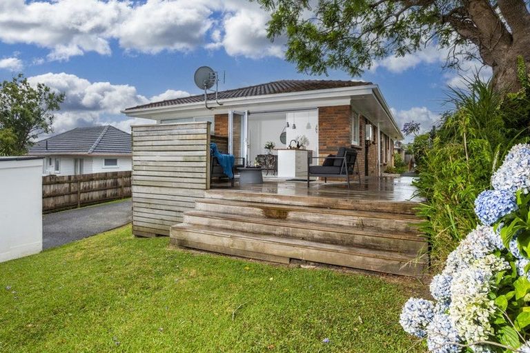 Photo of property in 2/40a Blakeborough Drive, Forrest Hill, Auckland, 0620