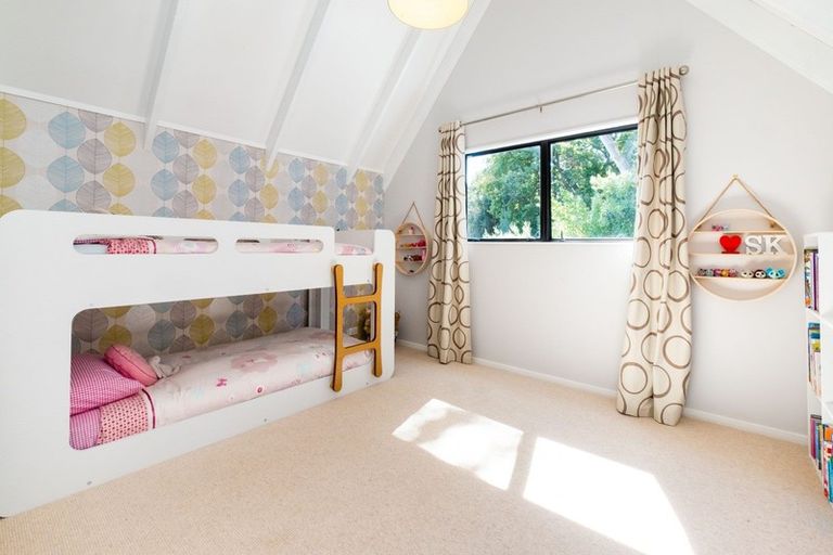 Photo of property in 105 James Cook Street, Havelock North, 4130