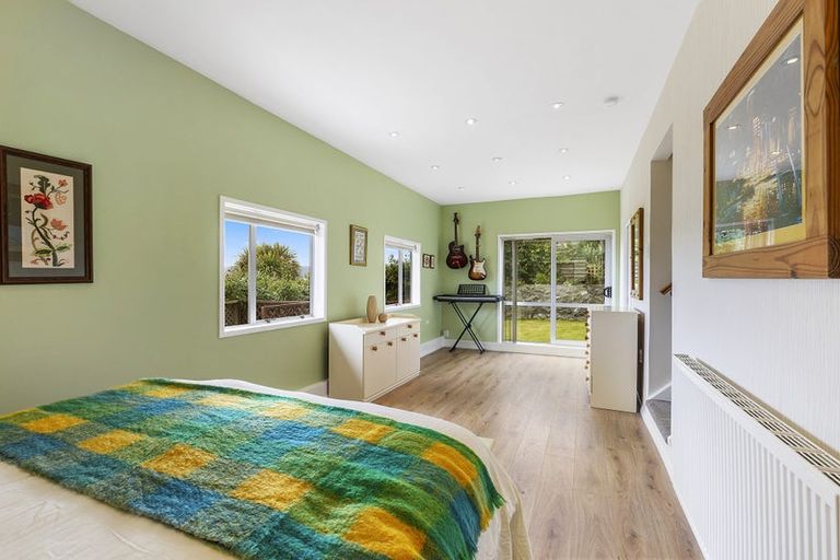 Photo of property in 85 Kahu Road, Paremata, Porirua, 5024