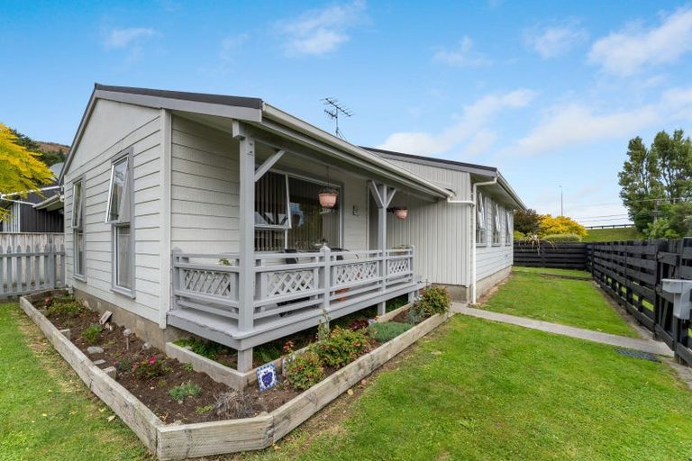 Photo of property in 6a Buckley Grove, Paraparaumu, 5032
