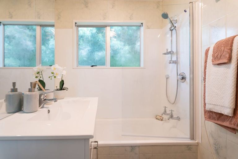 Photo of property in 40b Colchester Crescent, Newlands, Wellington, 6037