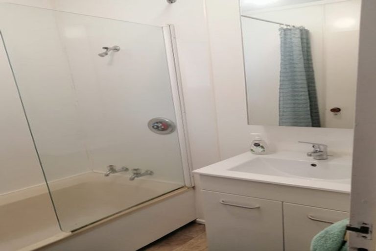 Photo of property in 5 Appleton Place, Karori, Wellington, 6012