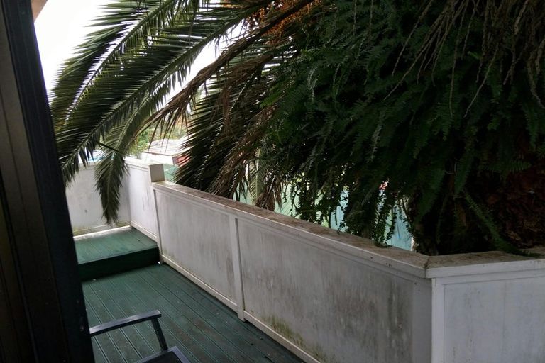 Photo of property in 6 Beaubank Road, Kelston, Auckland, 0602