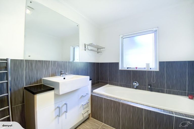 Photo of property in 30 Bradnor Meadows Drive, Swanson, Auckland, 0612