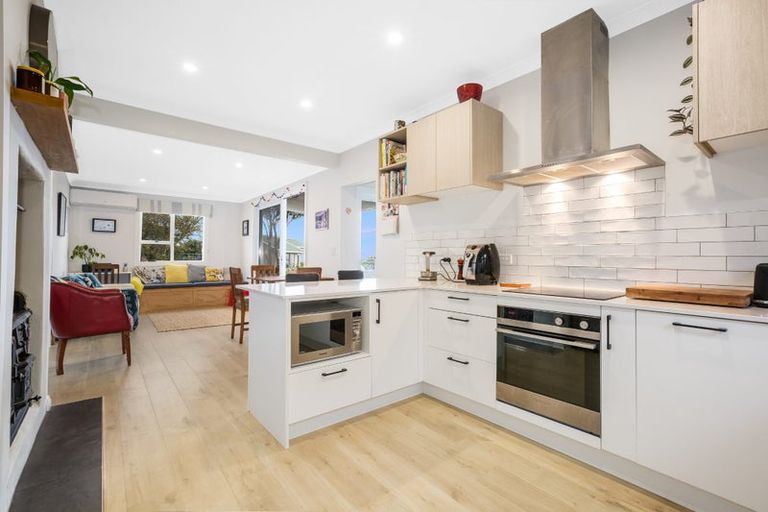 Photo of property in 15 Howard Road, Point Howard, Lower Hutt, 5013