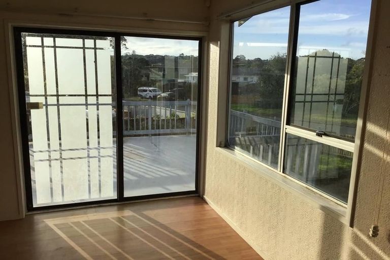 Photo of property in 53 Larissa Avenue, Henderson, Auckland, 0610