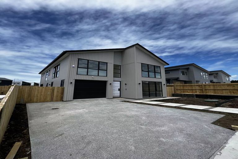 Photo of property in 8 Kotuitui Drive, Wainui, Silverdale, 0992