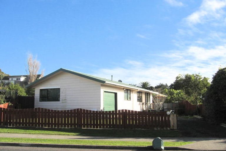 Photo of property in 39 Hookway Grove, Paraparaumu, 5032