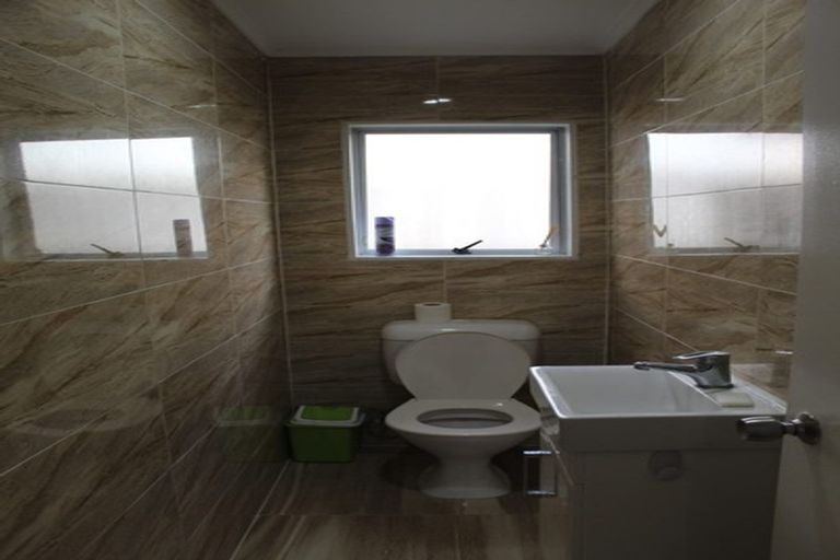 Photo of property in 2 Bill Phillip Place, Clendon Park, Auckland, 2103