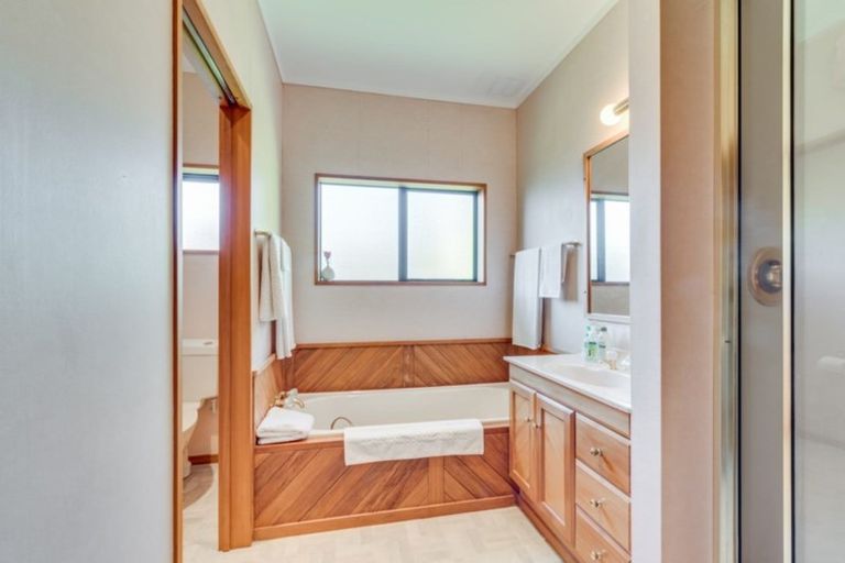 Photo of property in 5 Haines Grove, Rainbow Point, Taupo, 3330