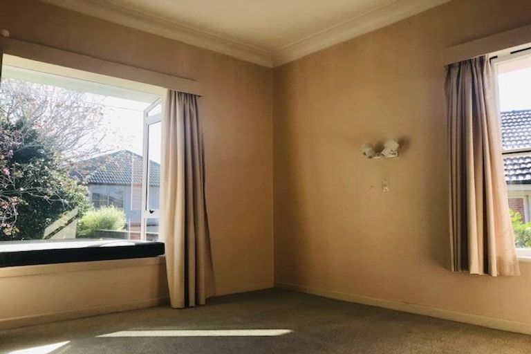 Photo of property in 314 East Coast Road, Forrest Hill, Auckland, 0620