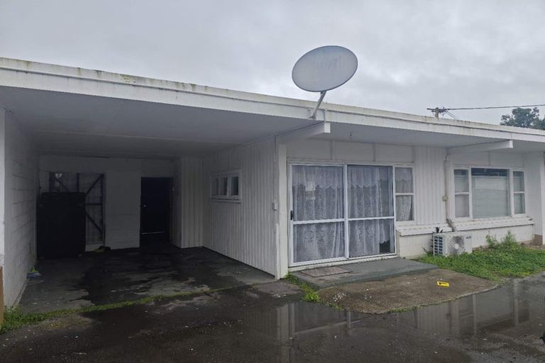 Photo of property in 12 Kaponga Crescent, New Lynn, Auckland, 0600