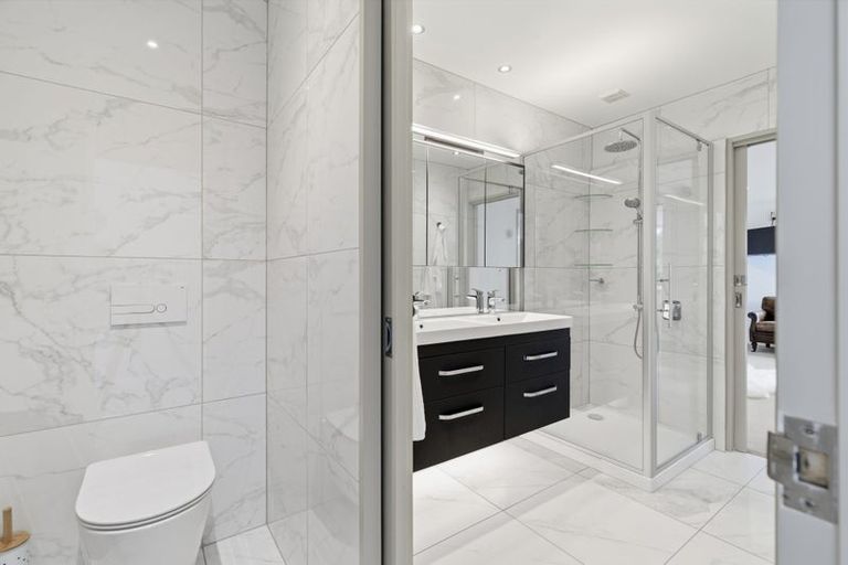 Photo of property in 10 Cadiz Lane, Mount Pleasant, Christchurch, 8081