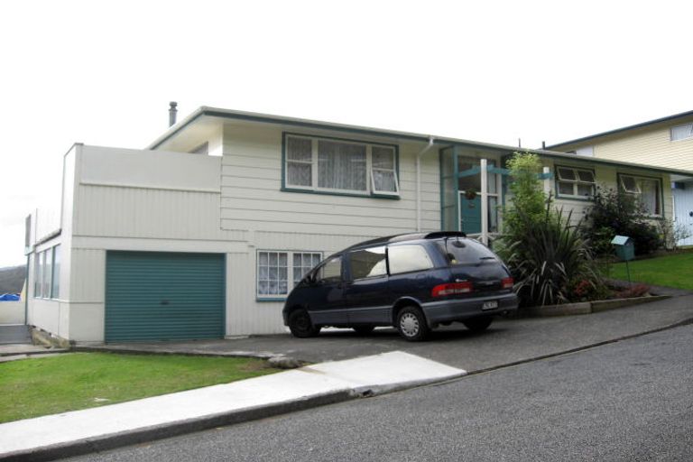 Photo of property in 27 Ngahere Street, Stokes Valley, Lower Hutt, 5019