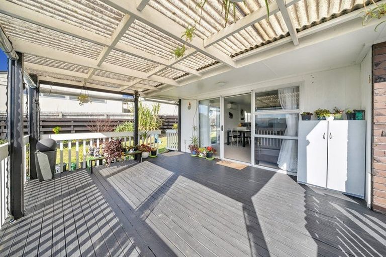 Photo of property in 2/56 Archibald Road, Kelston, Auckland, 0602