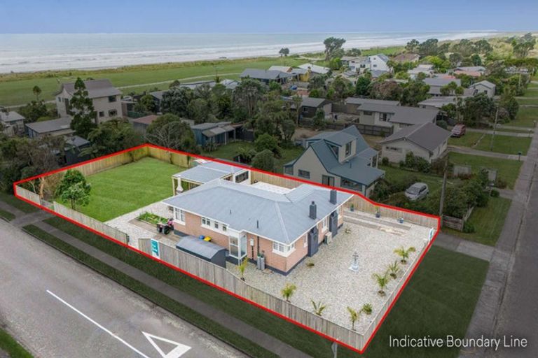 Photo of property in 20 Cook Street, Carters Beach, Westport, 7825