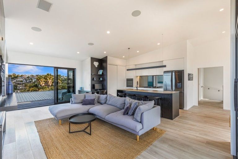 Photo of property in 39 Hyde Road, Rothesay Bay, Auckland, 0630