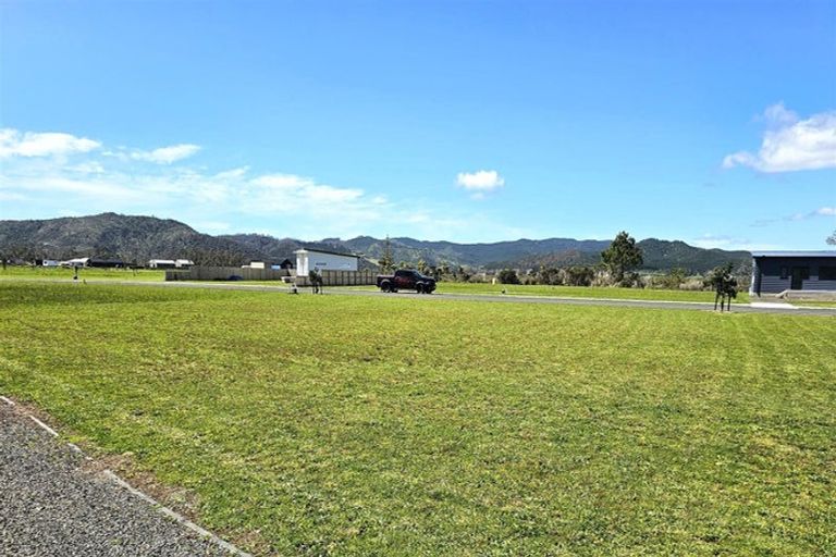 Photo of property in 106 Takapu Close, Matarangi, 3592