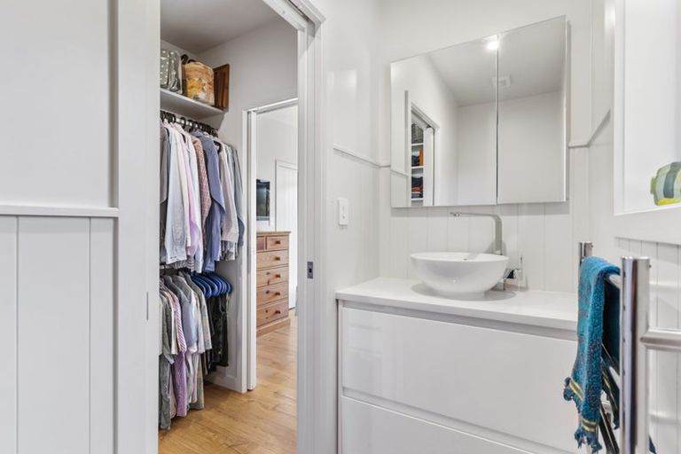 Photo of property in 5b Hobbs Road, Matakatia, Whangaparaoa, 0930