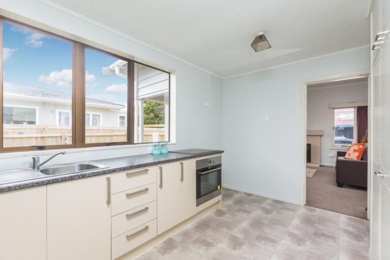 Photo of property in 18 Beihlers Road, Weymouth, Auckland, 2103