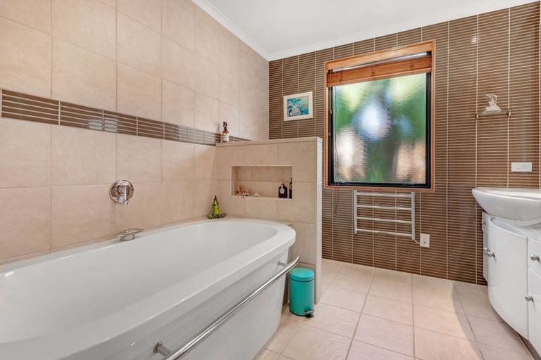 Photo of property in 8 Piha Close, Papamoa Beach, Papamoa, 3118