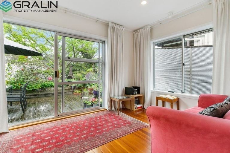 Photo of property in 39 Barrack Road, Mount Wellington, Auckland, 1060