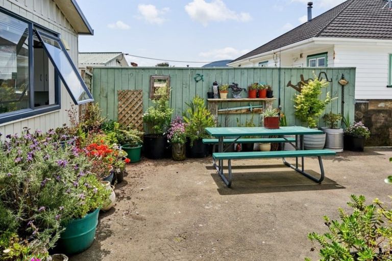 Photo of property in 10 Ngatitoa Street, Tawa, Wellington, 5028