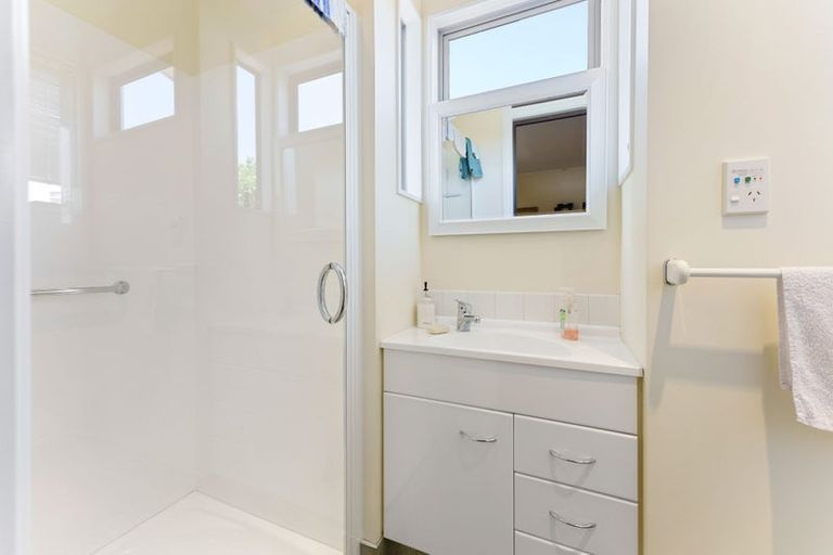 Photo of property in 10 Titoki Road, Waikanae Beach, Waikanae, 5036