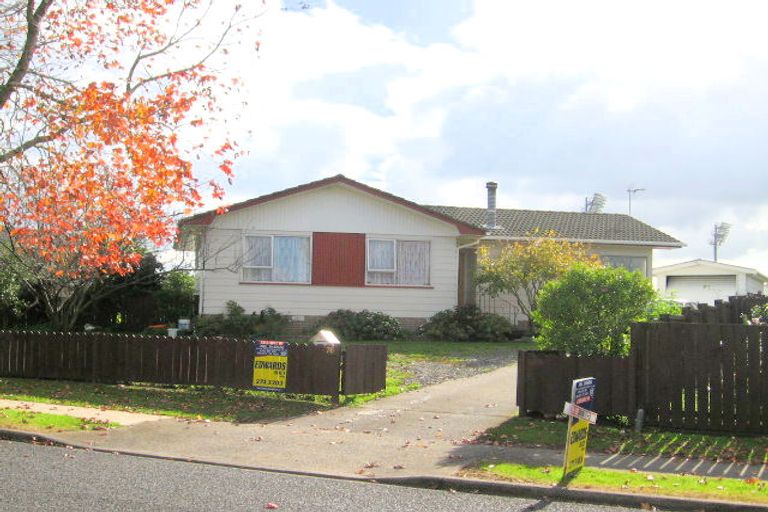 Photo of property in 78 Sikkim Crescent, Clover Park, Auckland, 2019
