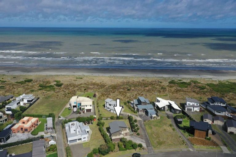 Photo of property in 51 Kent Avenue, Waitarere Beach, Levin, 5510